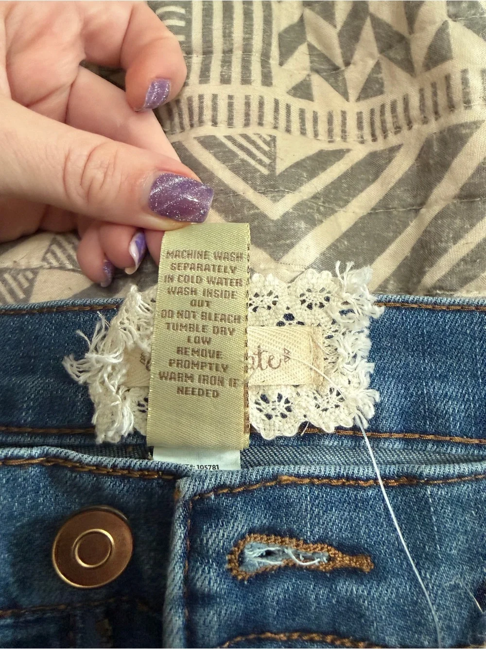 Altar’d State NWT High Rise Skinny Ankle Jeans Light Wash Distressed Size 29/9 - Picture 5 of 8